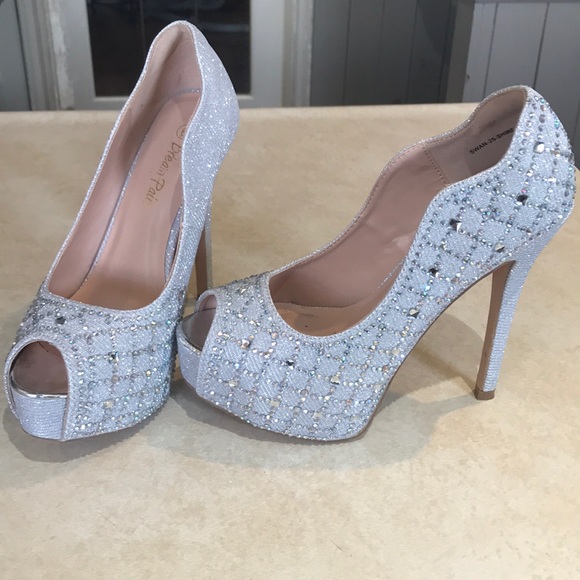 Blinged out shoes...sparkly and glam - Picture 2 of 3